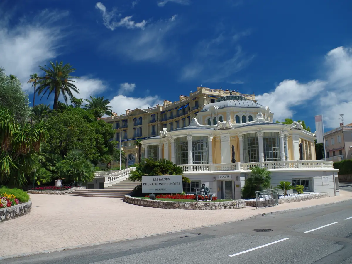 La Rotonde de Beaulieu-sur-Mer, pavillon Belle Époque à coupole dans son jardin