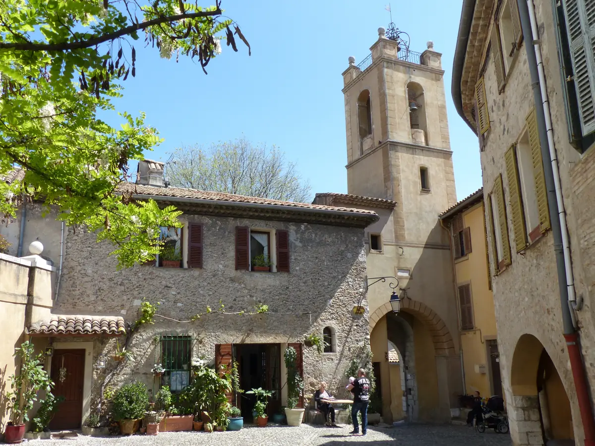 L'église Saint-Pierre-et-Saint-Paul et son clocher au Haut-de-Cagnes