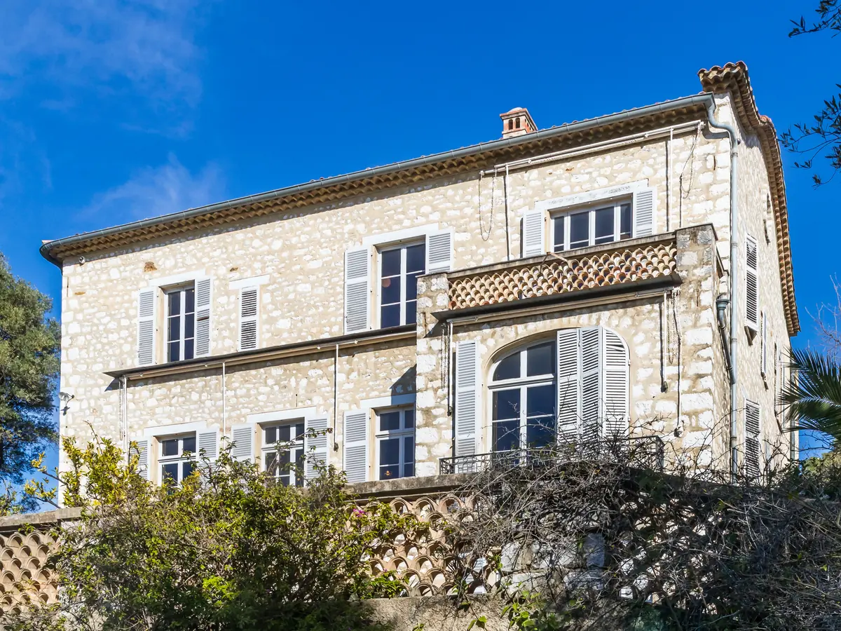La maison de Renoir au domaine des Collettes à Cagnes-sur-Mer, façade et jardin