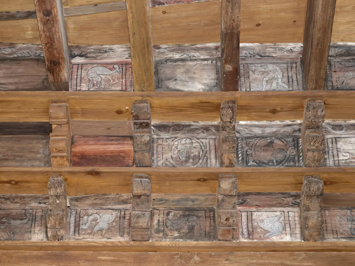 Panneaux peints du plafond de bois du cloître de Fréjus