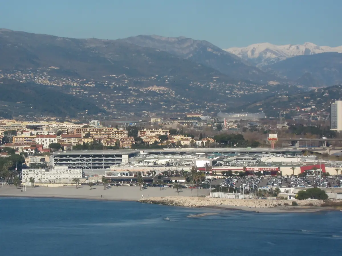 Le centre commercial Cap 3000 à Saint-Laurent-du-Var vu de l'extérieur