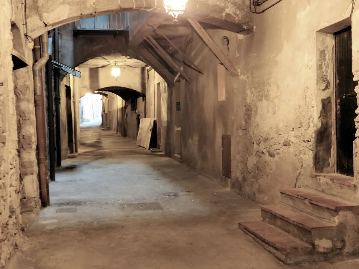 La rue Obscure, passage voûté médiéval sous les maisons de Villefranche-sur-Mer